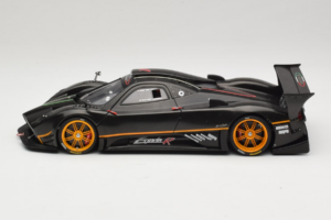 Pagani Zonda R Revolucion Carbon Fiber AUTOart 1:18 78261 Druckguss — Bild 4 von 8