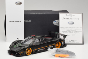 Pagani Zonda R Revolucion Carbon Fiber AUTOart 1:18 78261 Druckguss — Bild 8 von 8