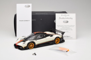 Pagani Zonda R Revolucion Weiß AUTOart 1:18 78262 Druckguss — Bild 8 von 8