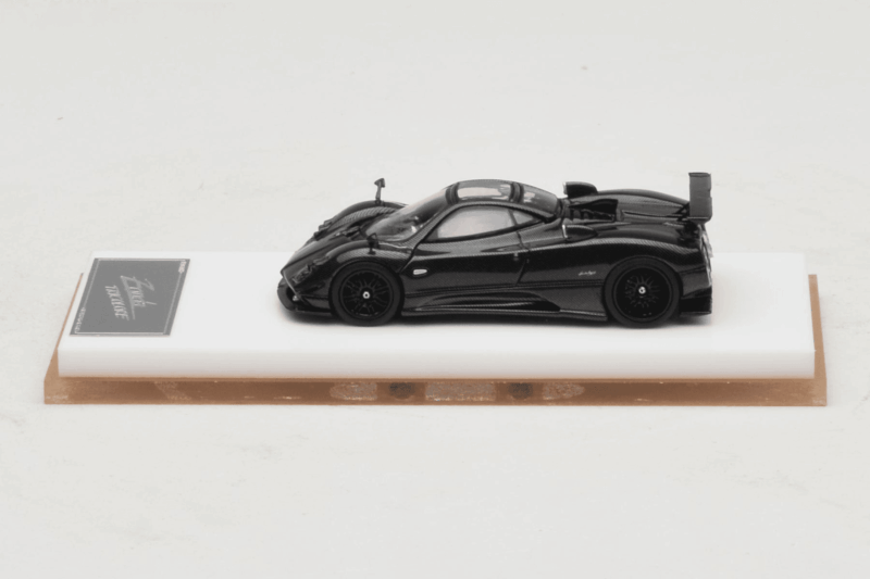 Pagani Zonda Tricolore Exposed Carbon Henson & Heaven 1:64 PZTEC01 Druckguss