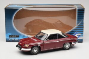 Panhard 24 CT Rot Solido 1:18 1832500 Druckguss — Bild 8 von 8