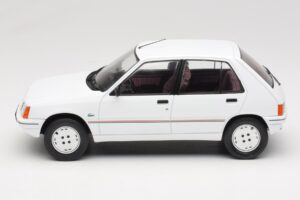 Peugeot 205 Weiß MCG 1:18 MCG18493 Druckguss — Bild 3 von 6