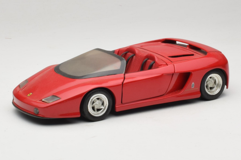 Pininfarina Mythos Rot Revell 1:18 8806 Druckguss