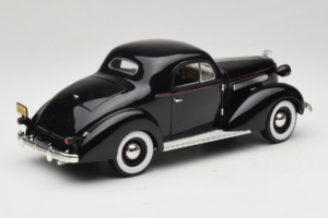 Pontiac Deluxe Schwarz Signature Models 1:18 18106 Druckguss — Bild 3 von 8