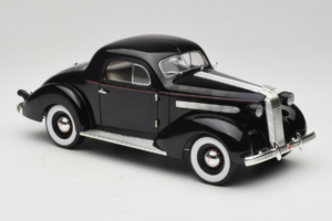 Pontiac Deluxe Schwarz Signature Models 1:18 18106 Druckguss — Bild 6 von 8