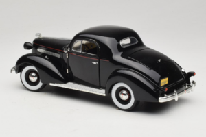 Pontiac Deluxe Schwarz Signature Models 1:18 18106 Druckguss — Bild 7 von 8