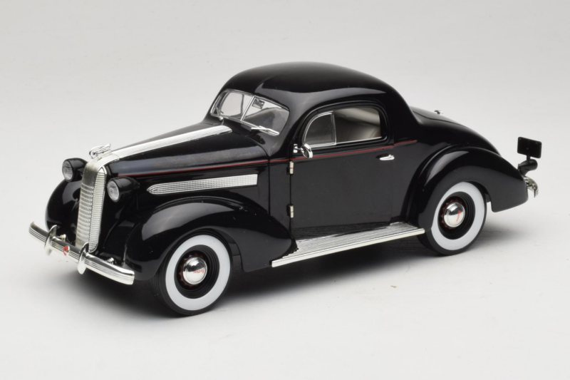 Pontiac Deluxe Schwarz Signature Models 1:18 18106 Druckguss