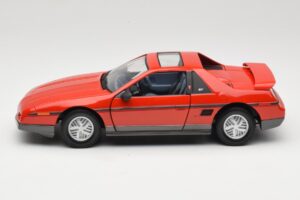 Pontiac Fiero GT Rot Road Signature 1:18 92588 Druckguss — Bild 4 von 8