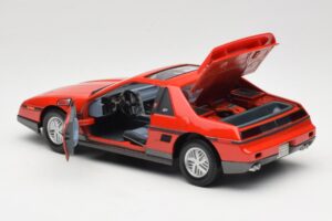 Pontiac Fiero GT Rot Road Signature 1:18 92588 Druckguss — Bild 5 von 8