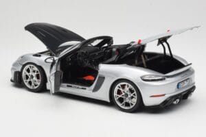Porsche 718 Spyder RS Weissach Pack GT-Silver Metallic Norev 1:18 187270 Druckguss — Bild 5 von 8