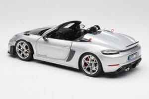 Porsche 718 Spyder RS Weissach Pack GT-Silver Metallic Norev 1:18 187270 Druckguss — Bild 7 von 8