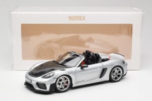 Porsche 718 Spyder RS Weissach Pack GT-Silver Metallic Norev 1:18 187270 Druckguss — Bild 8 von 8