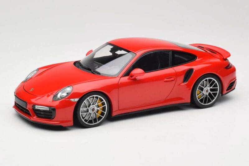 Porsche 911 991 Turbo S Guards Red Minichamps 1:18 110067122 Druckguss