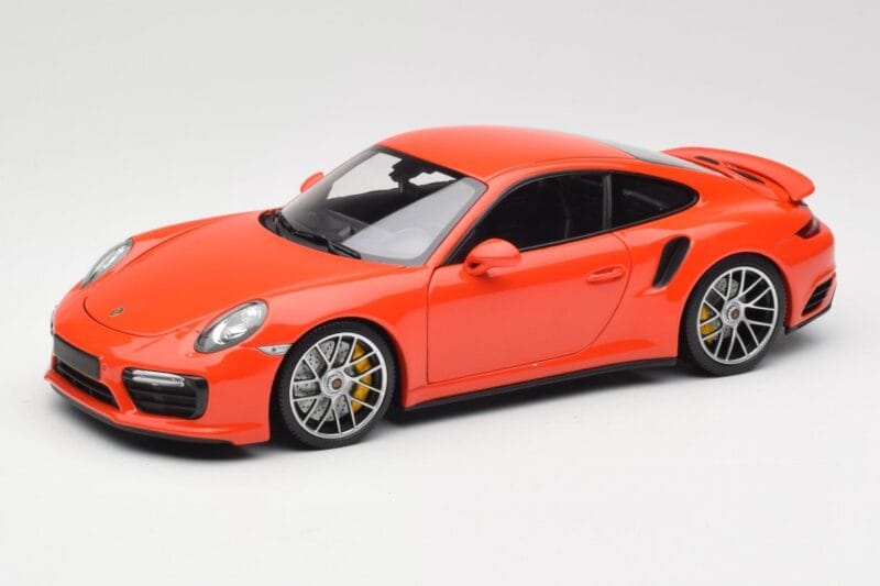 Porsche 911 991 Turbo S Lava Orange Minichamps 1:18 110067120 Druckguss