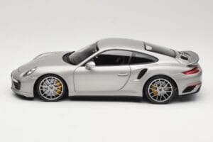 Porsche 911 991 Turbo S Silber Minichamps 1:18 113067126 Druckguss — Bild 4 von 8