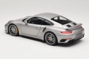 Porsche 911 991 Turbo S Silber Minichamps 1:18 113067126 Druckguss — Bild 7 von 8