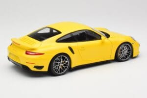 Porsche 911 991 Turbo S Gelb Mit Silbernen Felgen Minichamps 1:18 110062322 Druckguss — Bild 3 von 8