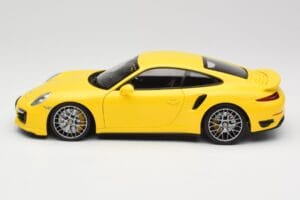 Porsche 911 991 Turbo S Gelb Mit Silbernen Felgen Minichamps 1:18 110062322 Druckguss — Bild 4 von 8