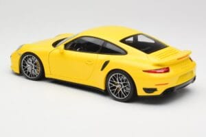 Porsche 911 991 Turbo S Gelb Mit Silbernen Felgen Minichamps 1:18 110062322 Druckguss — Bild 5 von 8