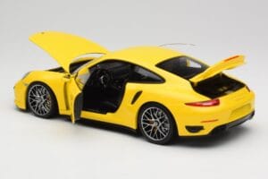 Porsche 911 991 Turbo S Gelb Mit Silbernen Felgen Minichamps 1:18 110062322 Druckguss — Bild 7 von 8