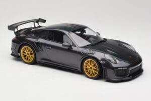 Porsche 911 991.2 GT2 RS Weissach Package Purple Metallic Mit Goldenen Magnesium-Felgen Minichamps 1:18 153068322 Druckguss — Bild 4 von 6