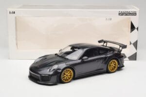 Porsche 911 991.2 GT2 RS Weissach Package Purple Metallic Mit Goldenen Magnesium-Felgen Minichamps 1:18 153068322 Druckguss — Bild 6 von 6