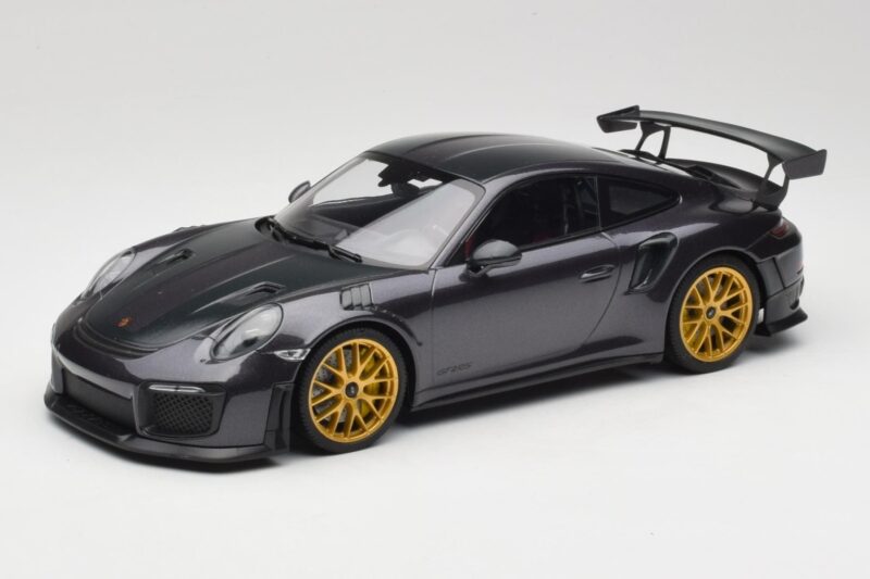 Porsche 911 991.2 GT2 RS Weissach Package Purple Metallic Mit Goldenen Magnesium-Felgen Minichamps 1:18 153068322 Druckguss