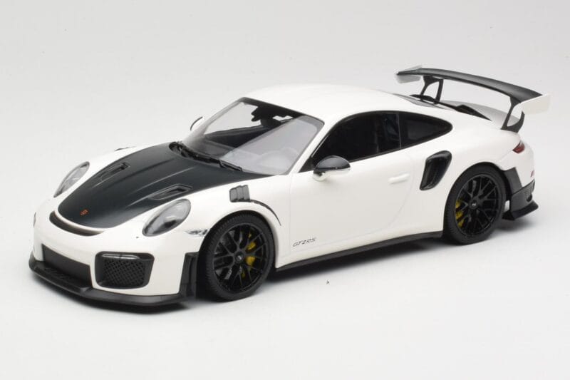 Porsche 911 991.2 GT2 RS Weiß mit Schwarzen Felgen Minichamps 1:18 155068310 Druckguss