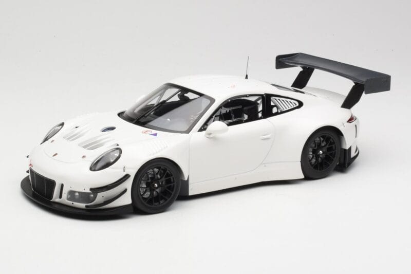 Porsche 911 991.2 GT3 R Weiß mit Schwarzen Rädern Minichamps 1:18 155186900 Druckguss