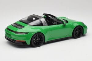 Porsche 911 991.2 Targa 4 GTS British Racing Grün Minichamps 1:18 155061065 Druckguss — Bild 2 von 6