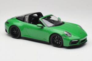 Porsche 911 991.2 Targa 4 GTS British Racing Grün Minichamps 1:18 155061065 Druckguss — Bild 4 von 6