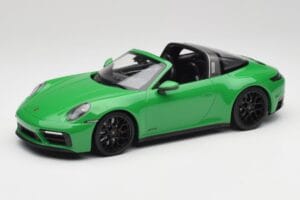 Porsche 911 991.2 Targa 4 GTS British Racing Grün Minichamps 1:18 155061065 Druckguss