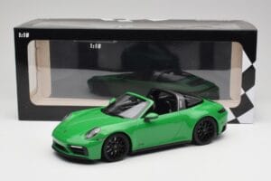 Porsche 911 991.2 Targa 4 GTS British Racing Grün Minichamps 1:18 155061065 Druckguss — Bild 6 von 6