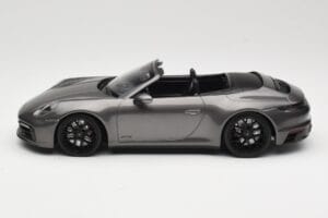 Porsche 911 992 Carrera 4 GTS Cabriolet Grey Metallic Minichamps 1:18 155063031 Druckguss — Bild 3 von 6