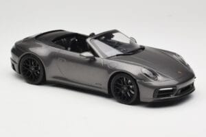 Porsche 911 992 Carrera 4 GTS Cabriolet Grey Metallic Minichamps 1:18 155063031 Druckguss — Bild 4 von 6