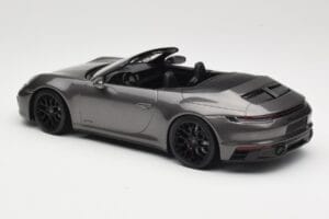 Porsche 911 992 Carrera 4 GTS Cabriolet Grey Metallic Minichamps 1:18 155063031 Druckguss — Bild 5 von 6