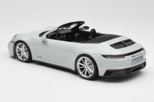 Porsche 911 992 Carrera 4 GTS Cabriolet Grau Minichamps 1:18 155063034 Druckguss — Bild 4 von 6