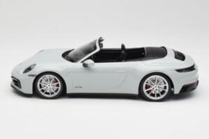 Porsche 911 992 Carrera 4 GTS Cabriolet Grau Minichamps 1:18 155063034 Druckguss — Bild 5 von 6