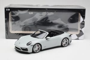 Porsche 911 992 Carrera 4 GTS Cabriolet Grau Minichamps 1:18 155063034 Druckguss — Bild 6 von 6