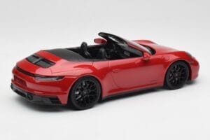 Porsche 911 992 Carrera 4 GTS Cabriolet Rot Minichamps 1:18 155063032 Druckguss — Bild 2 von 6