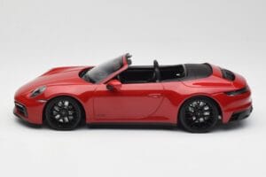 Porsche 911 992 Carrera 4 GTS Cabriolet Rot Minichamps 1:18 155063032 Druckguss — Bild 3 von 6