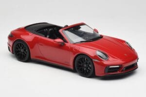 Porsche 911 992 Carrera 4 GTS Cabriolet Rot Minichamps 1:18 155063032 Druckguss — Bild 4 von 6
