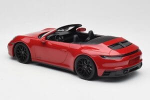 Porsche 911 992 Carrera 4 GTS Cabriolet Rot Minichamps 1:18 155063032 Druckguss — Bild 5 von 6
