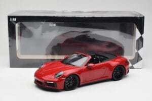 Porsche 911 992 Carrera 4 GTS Cabriolet Rot Minichamps 1:18 155063032 Druckguss — Bild 6 von 6