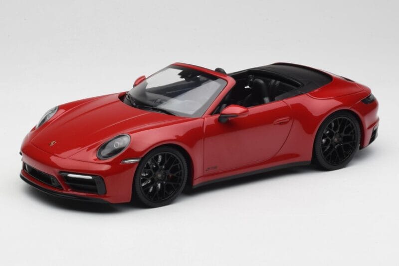 Porsche 911 992 Carrera 4 GTS Cabriolet Rot Minichamps 1:18 155063032 Druckguss