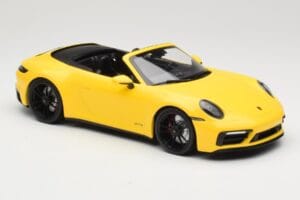 Porsche 911 992 Carrera 4 GTS Cabriolet Gelb Minichamps 1:18 155063030 Druckguss — Bild 4 von 6