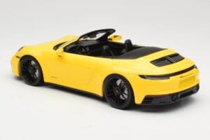 Porsche 911 992 Carrera 4 GTS Cabriolet Gelb Minichamps 1:18 155063030 Druckguss — Bild 5 von 6