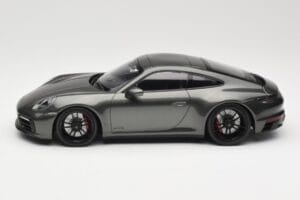 Porsche 911 992 Carrera 4 GTS Green Metallic Minichamps 1:18 155063101 Druckguss — Bild 3 von 6