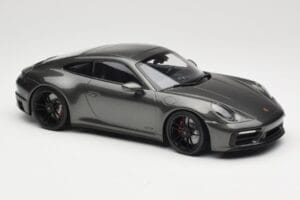 Porsche 911 992 Carrera 4 GTS Green Metallic Minichamps 1:18 155063101 Druckguss — Bild 4 von 6