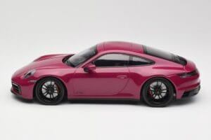 Porsche 911 992 Carrera 4 GTS Rubystar Minichamps 1:18 155063102 Druckguss — Bild 3 von 6